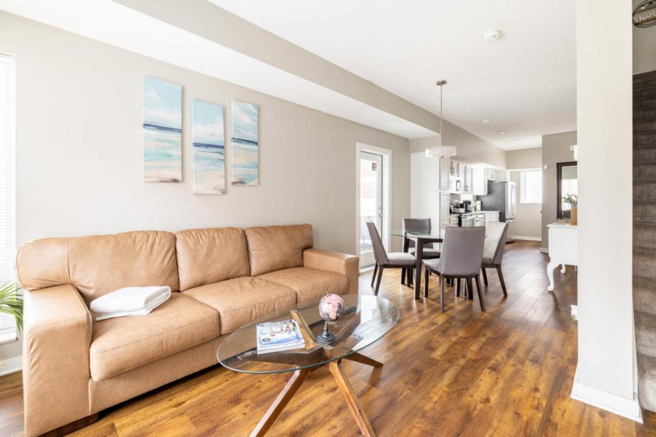 Luxury Downtown Townhome Private Garage Unit 3