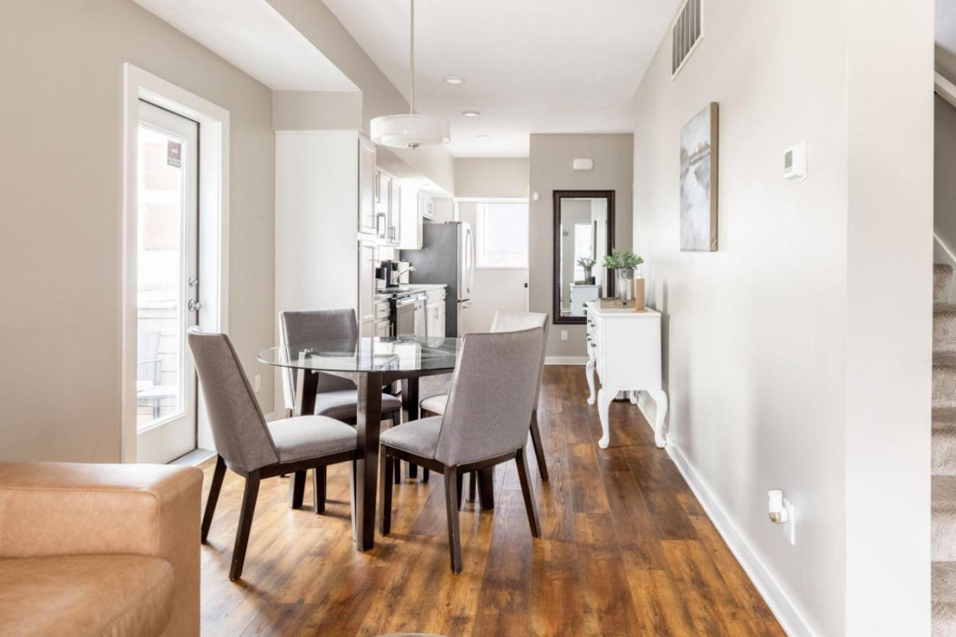 Luxury Downtown Townhome Private Garage Unit 3 Holiday home *