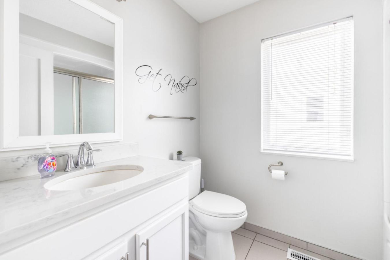 Luxury Downtown Townhome Private Garage Unit 10