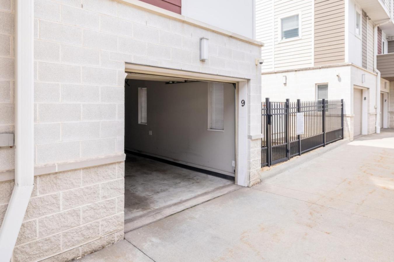 Luxury Downtown Townhome Private Garage Unit 6 Holiday home Cleveland