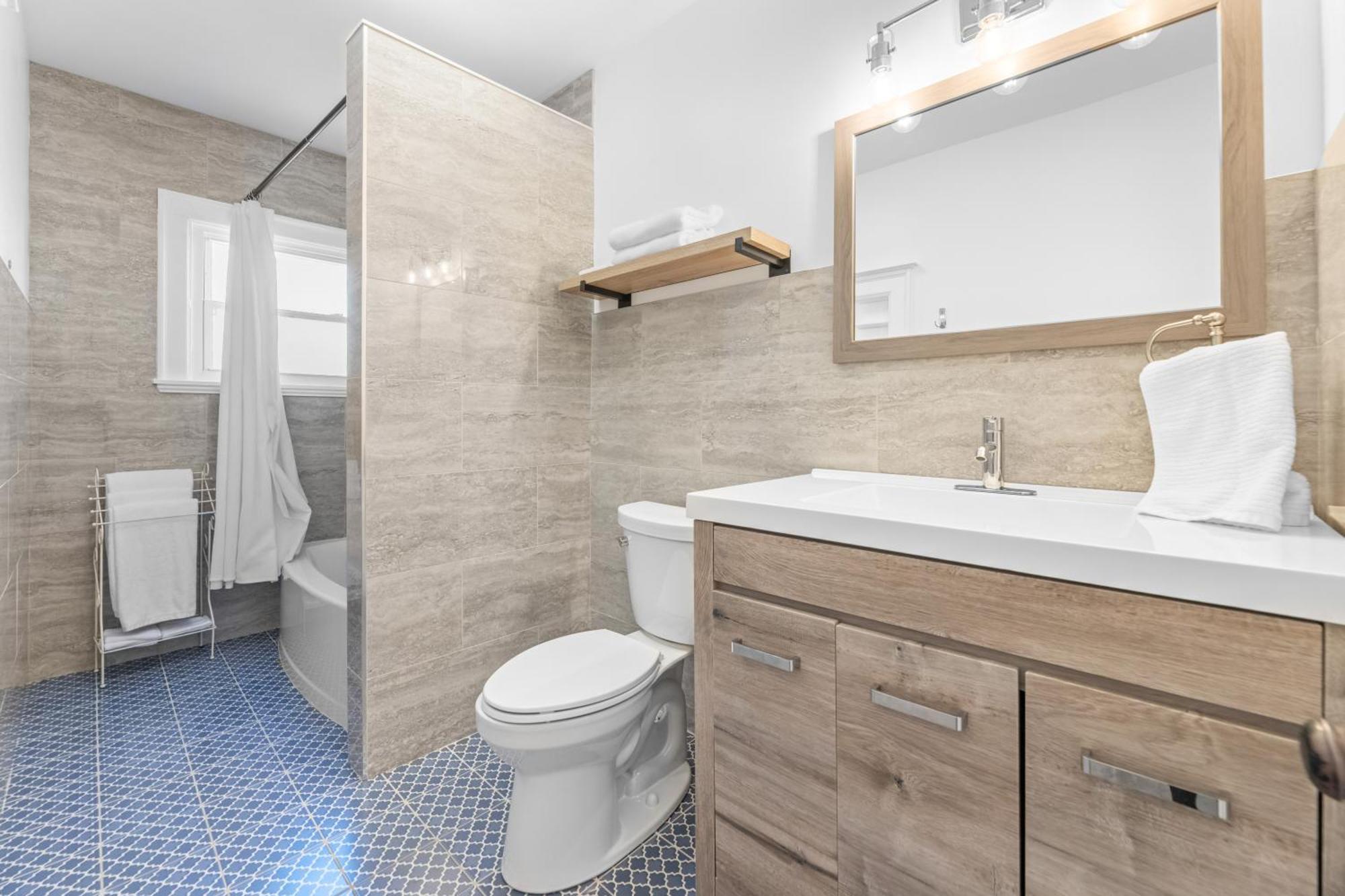 Luxe Ohio Townhome Only Minutes To Stadium! Holiday home *