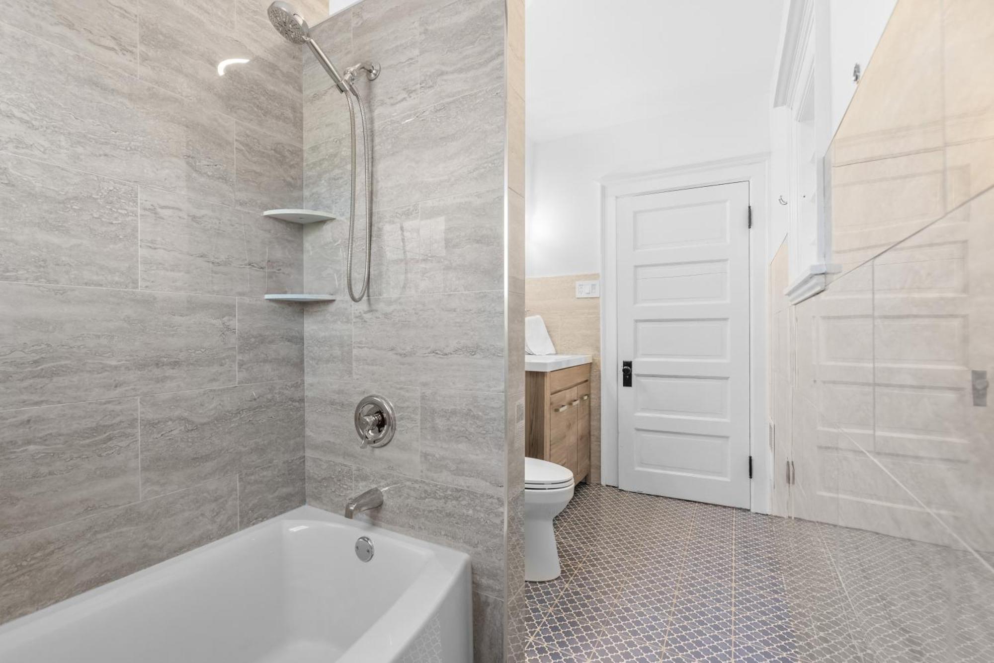 Luxe Ohio Townhome Only Minutes To Stadium! Holiday home