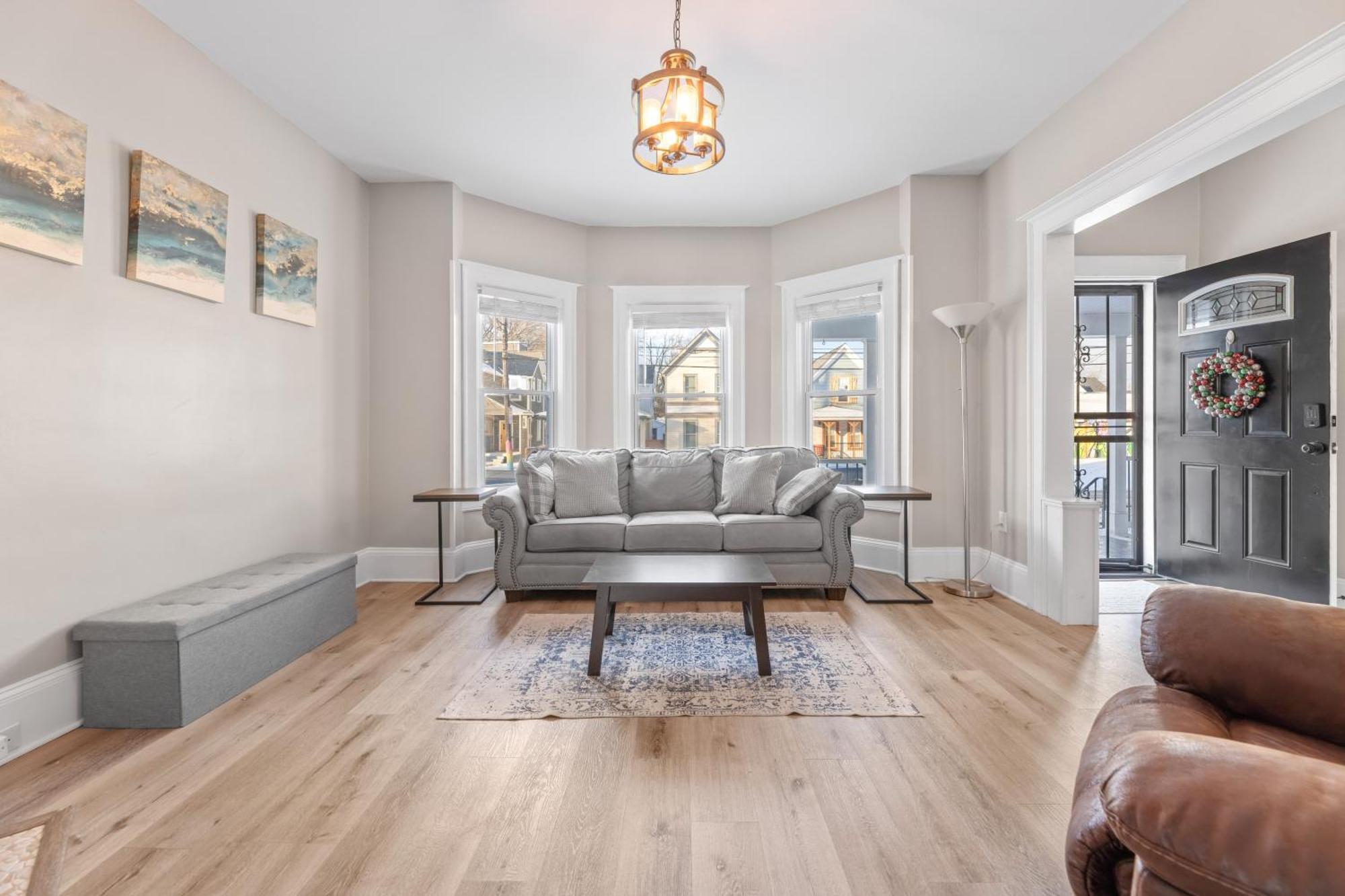 Luxe Ohio Townhome Only Minutes To Stadium! Cleveland