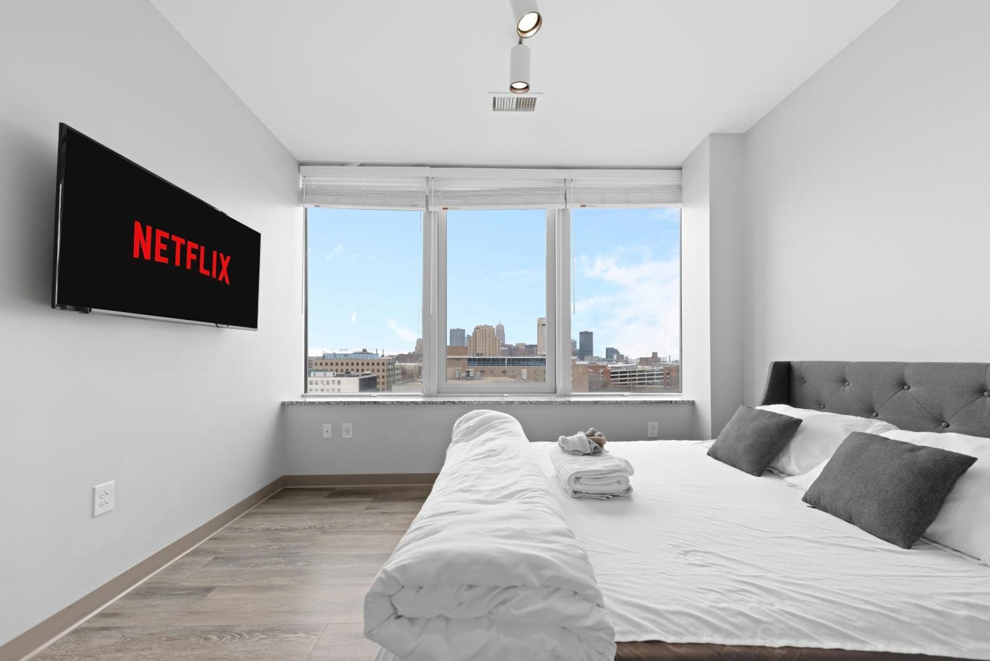 Luxury Downtown L 2 Tv's L Parking Apartment