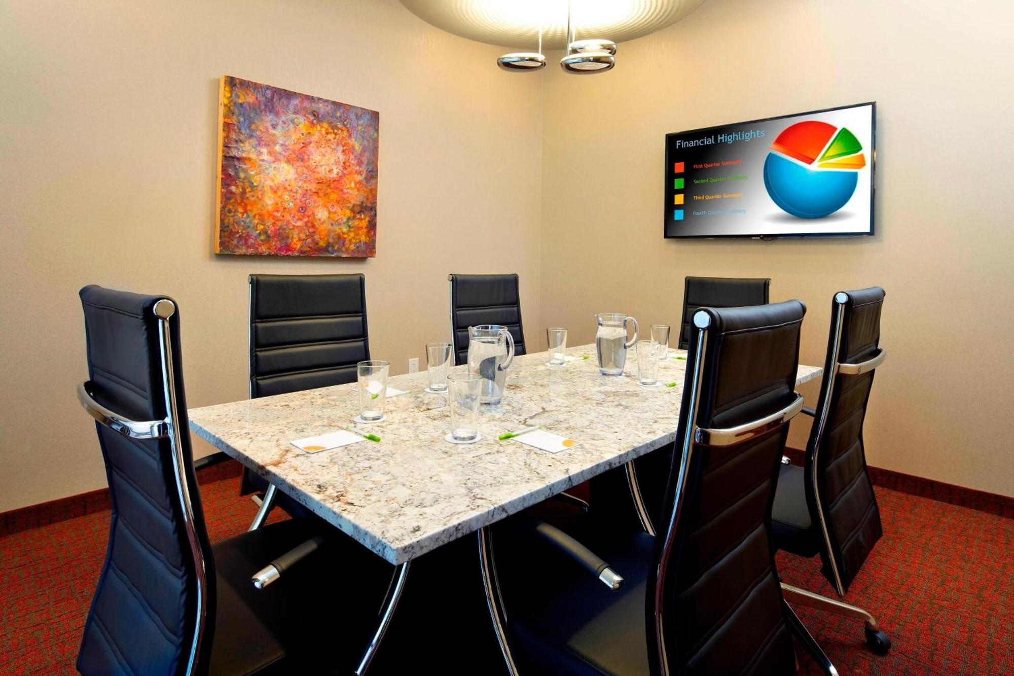Courtyard Circle Hotel 3*