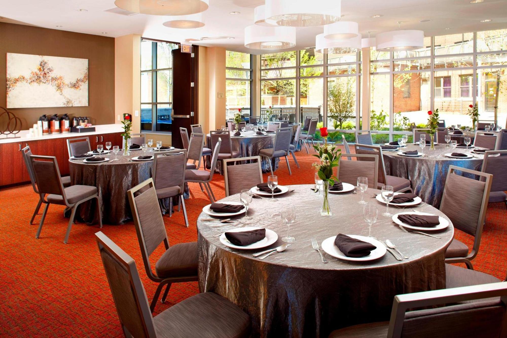 Hotel Courtyard Circle 3*