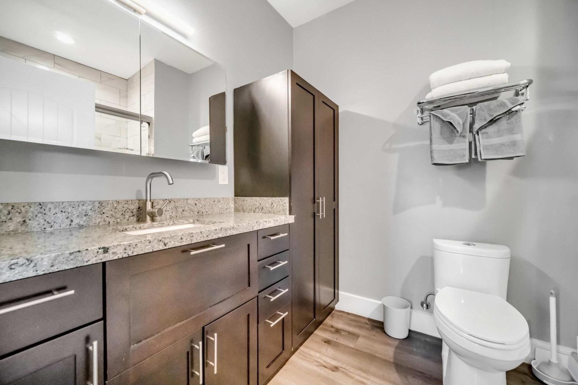 Cle 1br 1ba 5 Min Walk To Cle Clinic #10 Apartment *