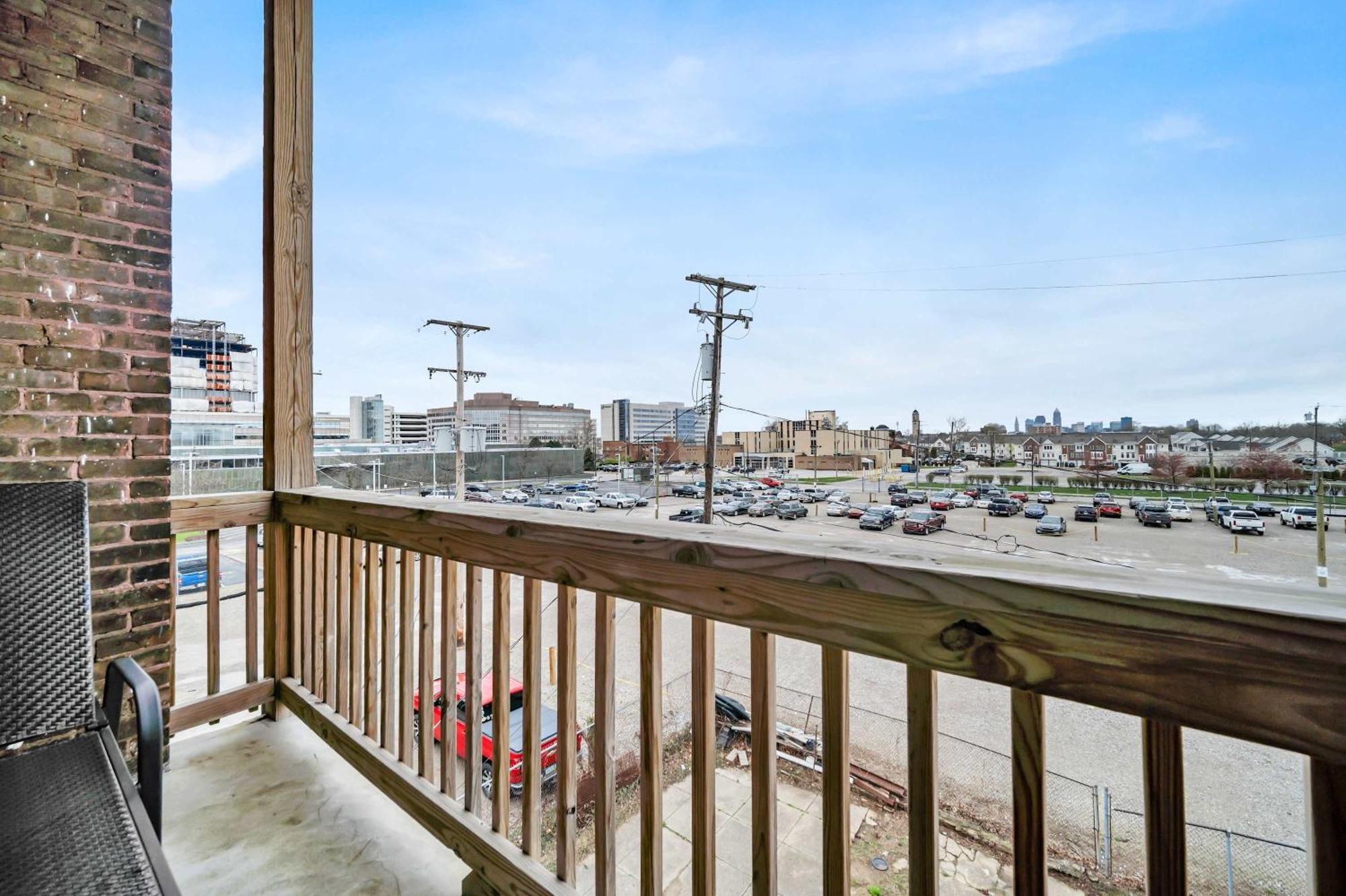 Cle 2br 1ba 5 Min Walk To Cle Clinic #9 Apartment