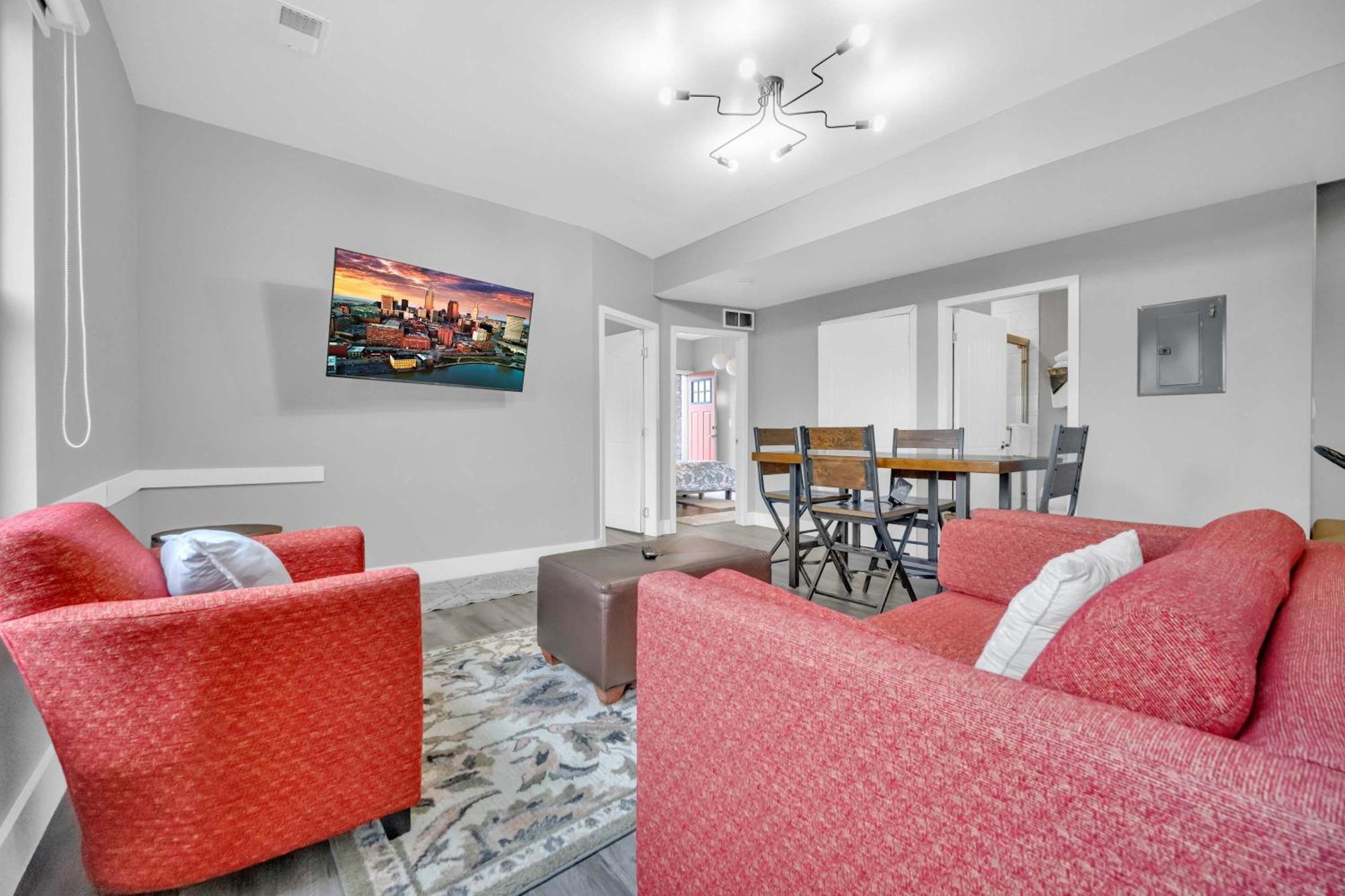 Cle 2br 1ba 5 Min Walk To Cle Clinic Unit 5 Apartment *