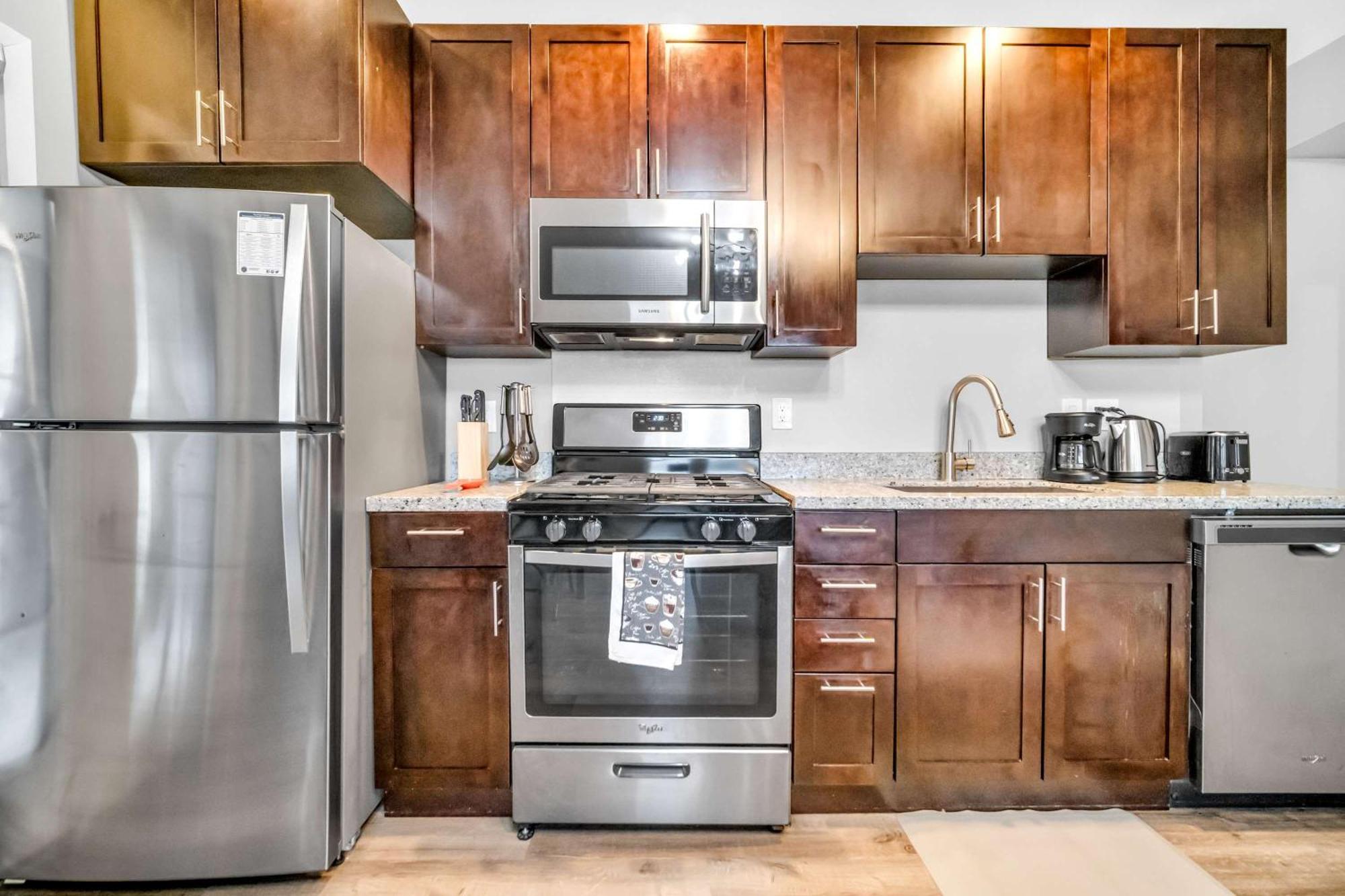 Cle 2br 1ba 5 Min Walk To Cle Clinic Unit 4 Apartment *