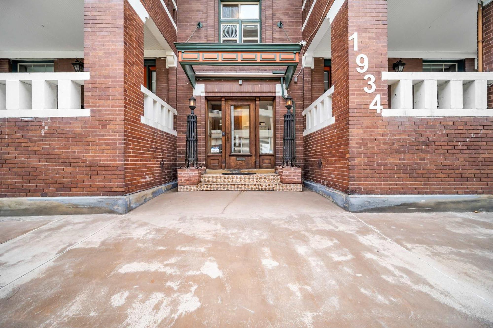Cle 2br 1ba 5 Min Walk To Cle Clinic Unit 4 *