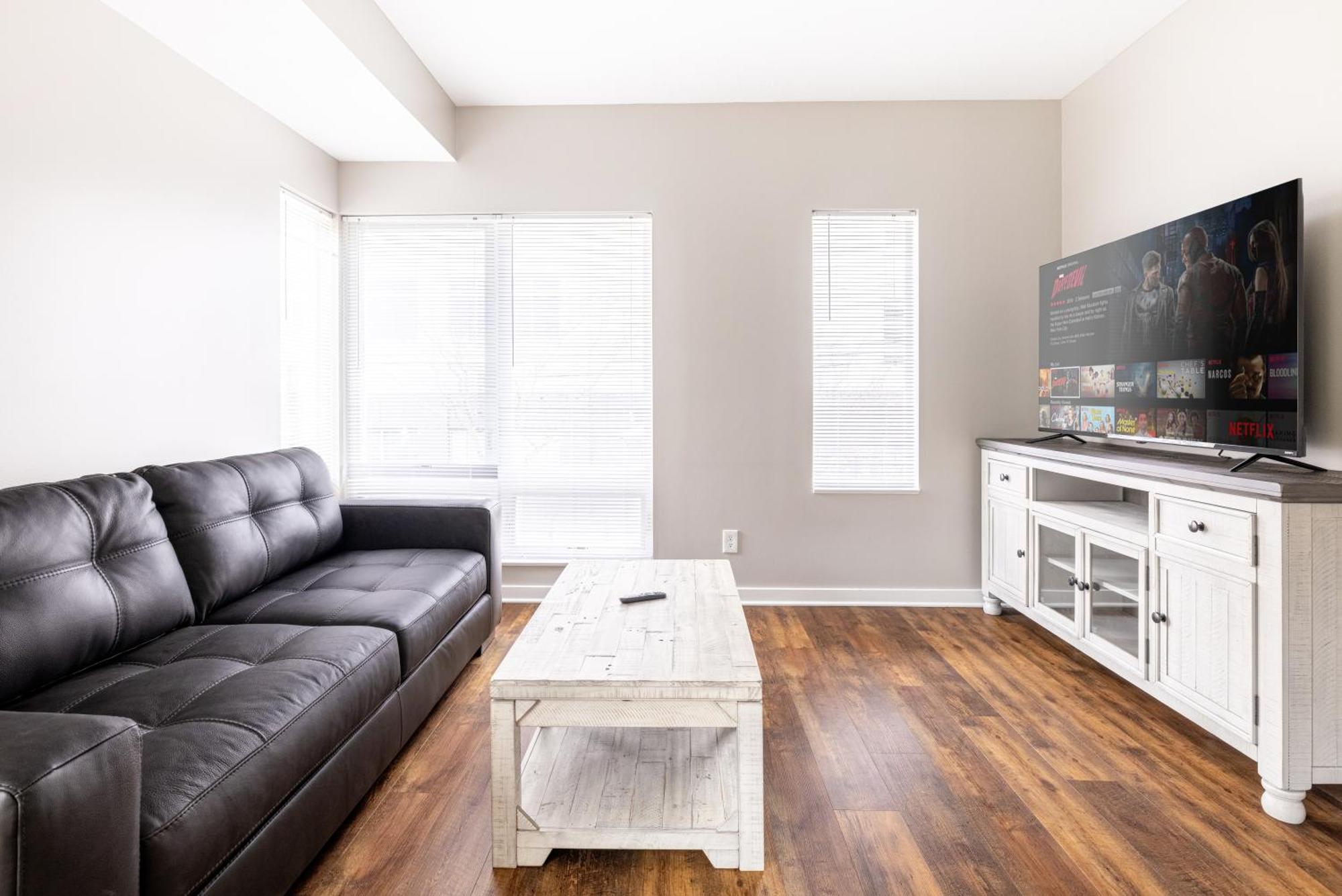 Luxury Downtown Townhome Private Garage Unit 10 Holiday home *