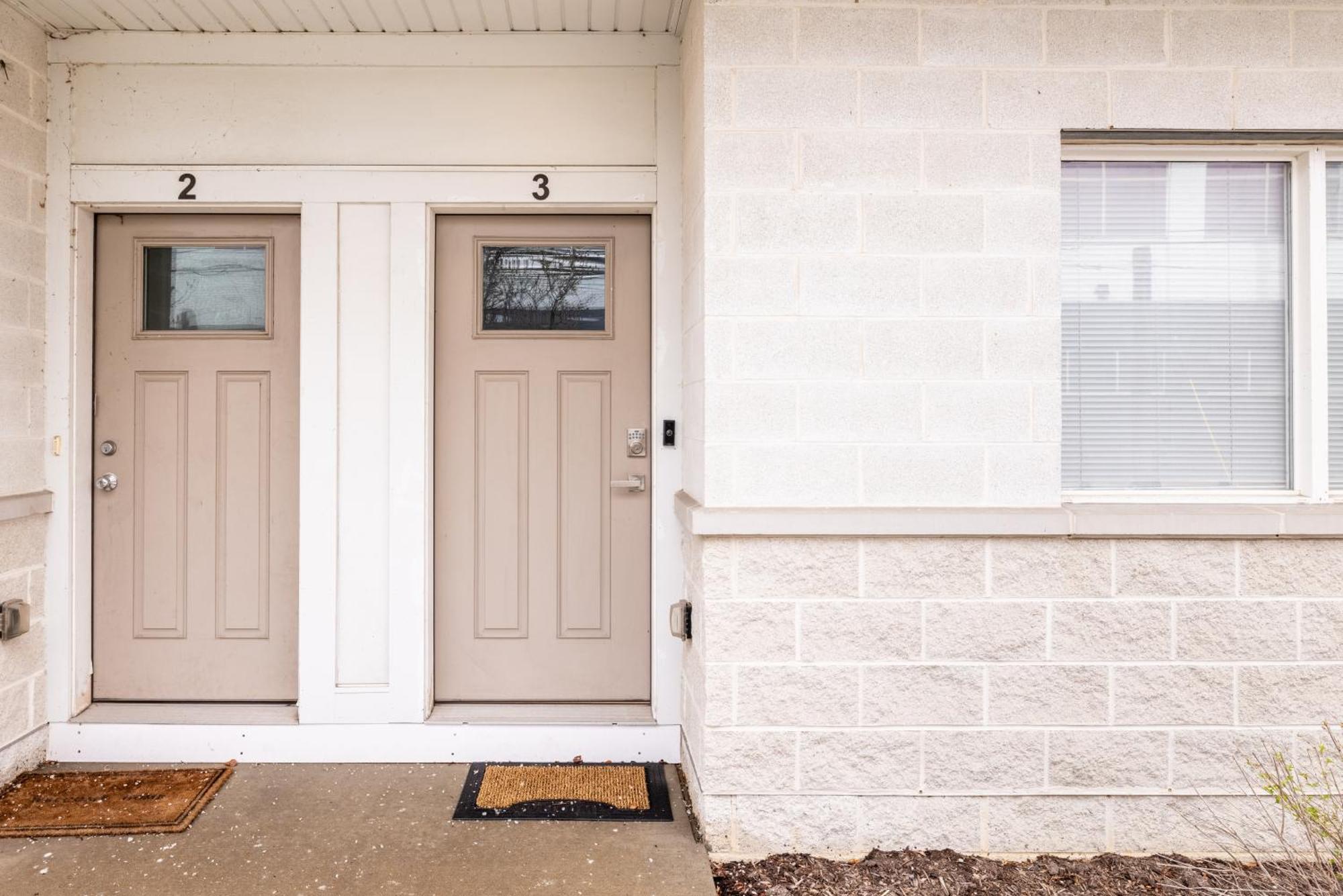 Luxury Downtown Townhome Private Garage Unit 10 *