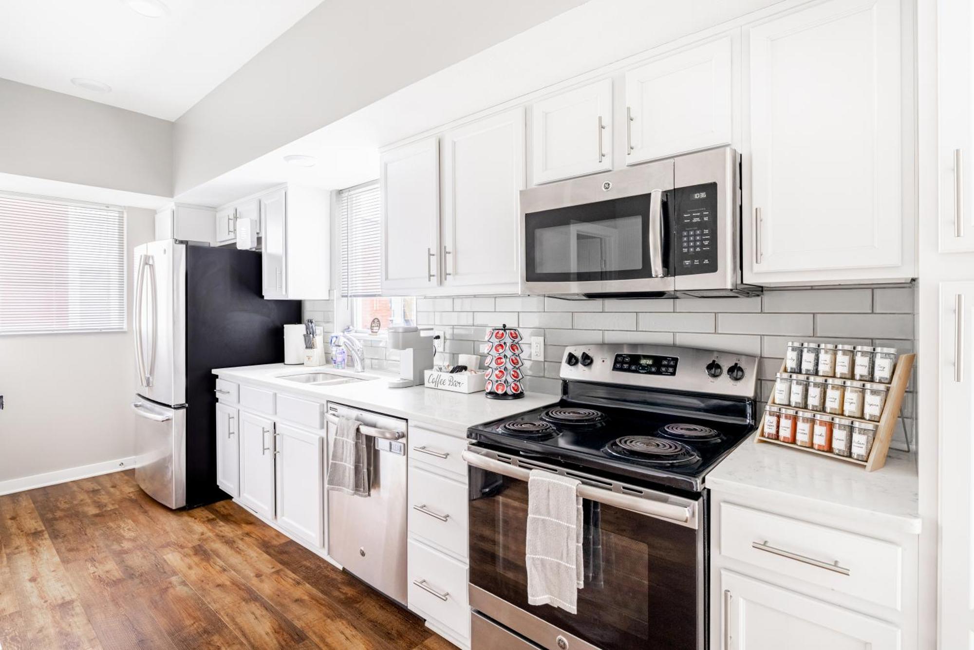 Luxury Downtown Townhome Private Garage Unit 10 Holiday home Cleveland