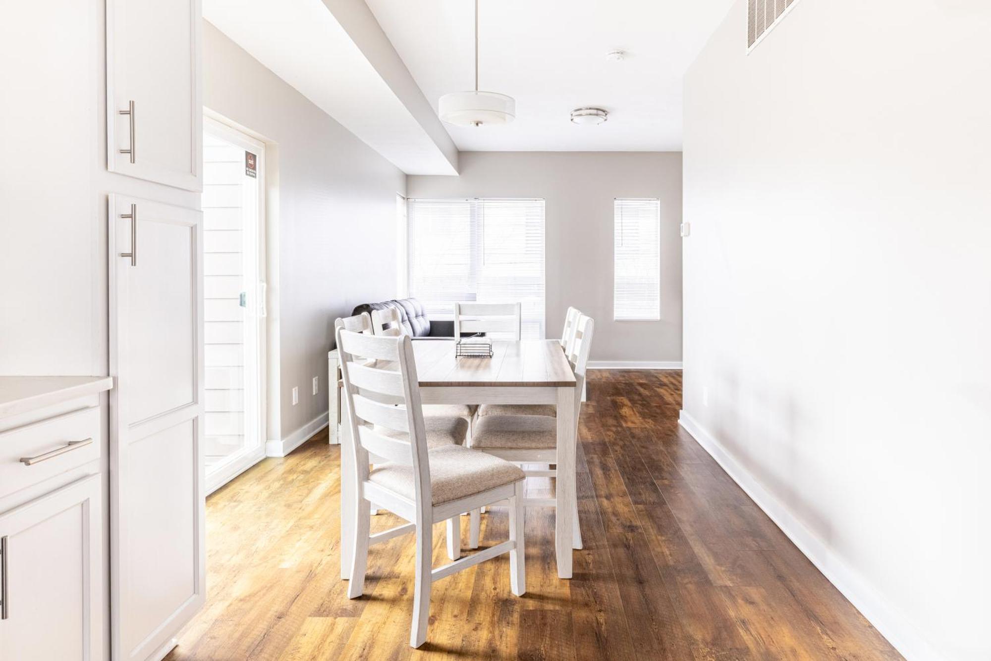 Luxury Downtown Townhome Private Garage Unit 10 Holiday home Cleveland