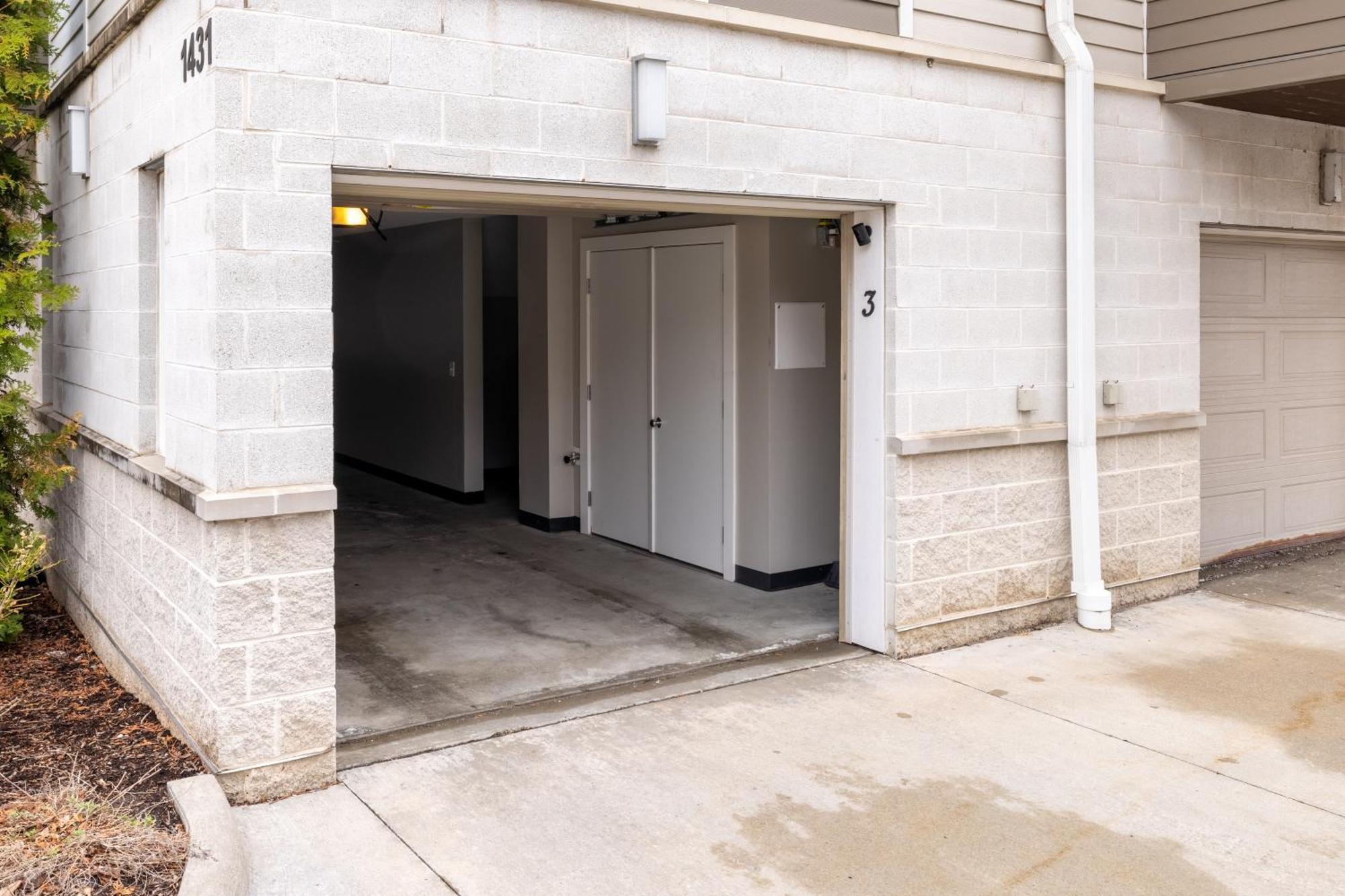 Luxury Downtown Townhome Private Garage Unit 6 * Cleveland