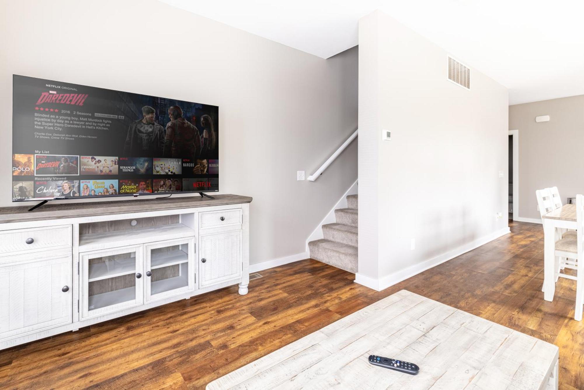 Luxury Downtown Townhome Private Garage Unit 6 *