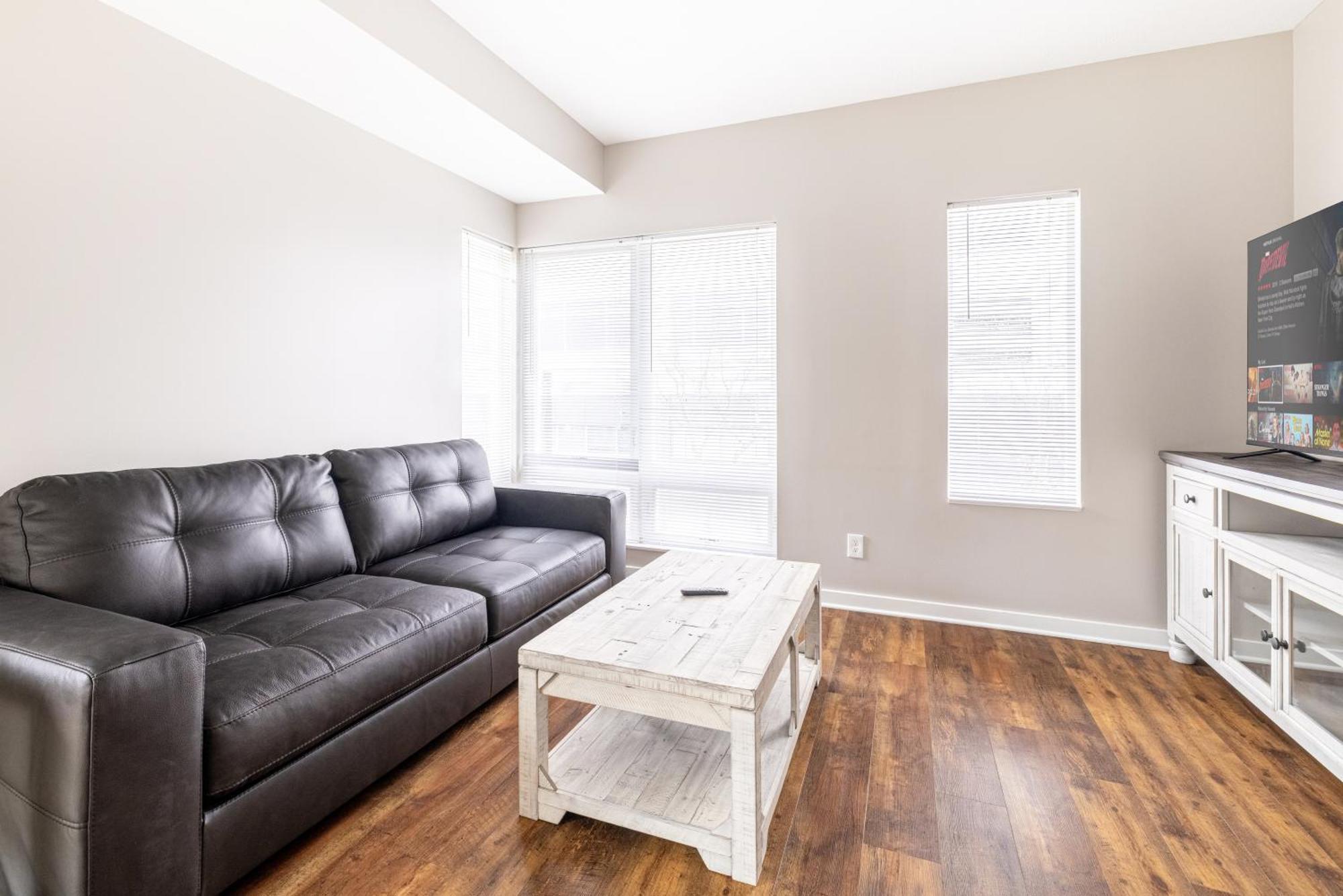 Luxury Downtown Townhome Private Garage Unit 3 Holiday home