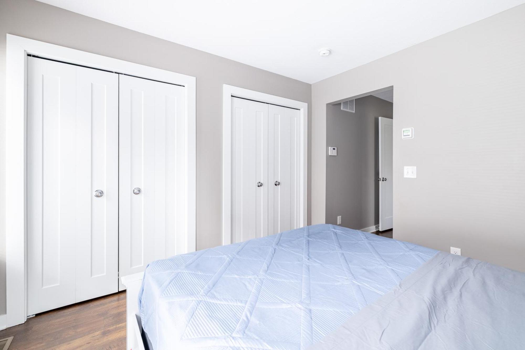 Luxury Downtown Townhome Private Garage Unit 3 *