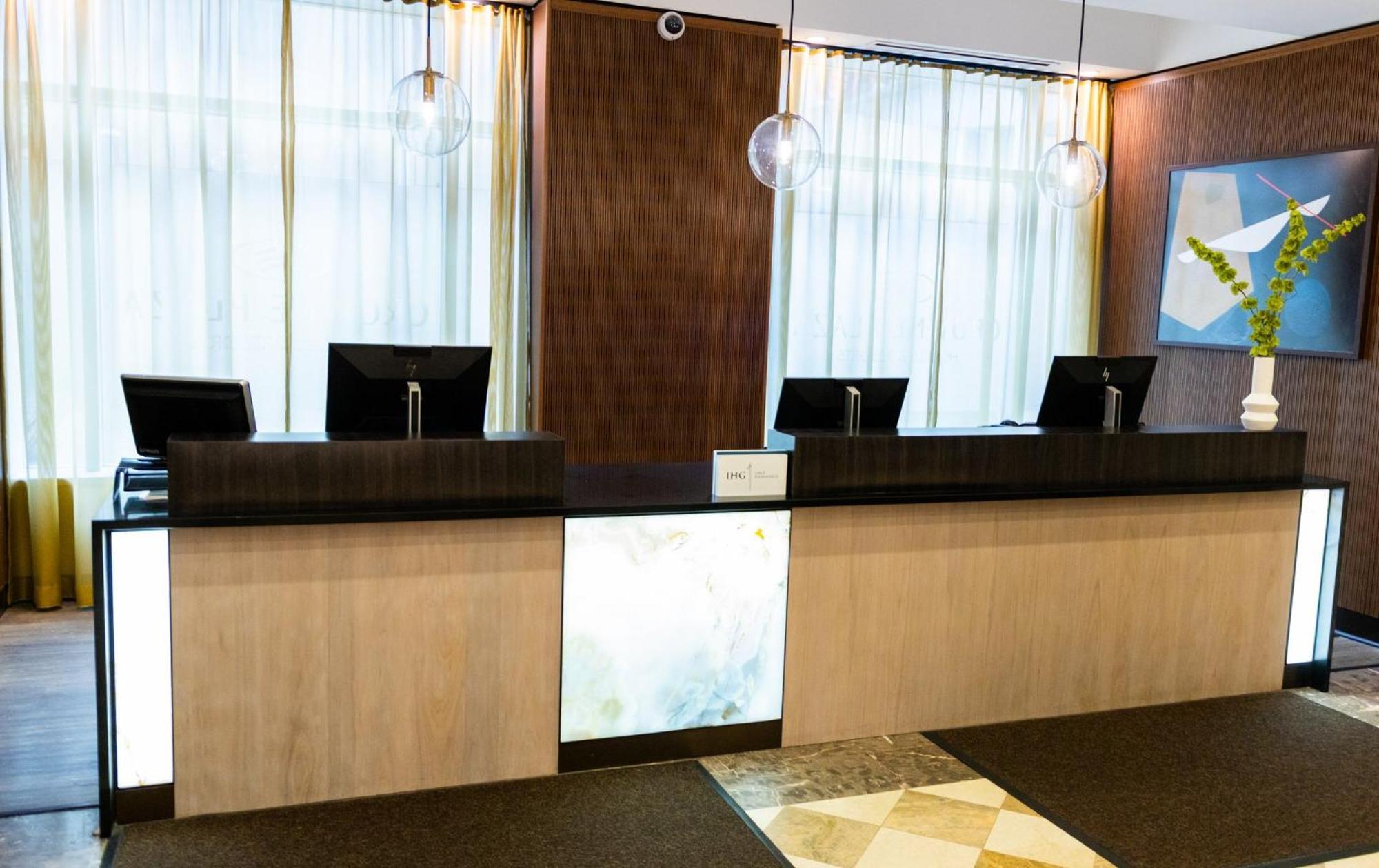 Crowne Plaza At Playhouse Square By Ihg Hotel Cleveland