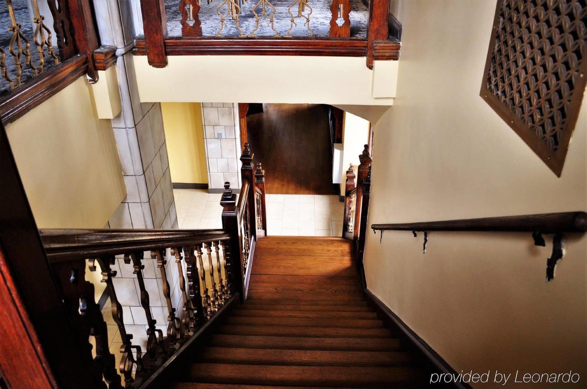 The Tudor Arms - A Doubletree By Hilton Cleveland
