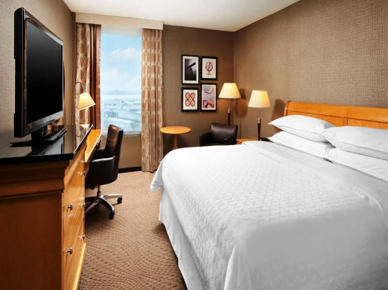 Sheraton Airport Hotel 3*