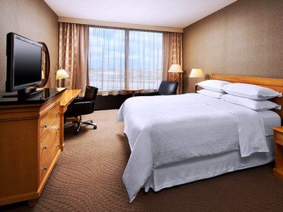 Sheraton Airport Hotel 3*