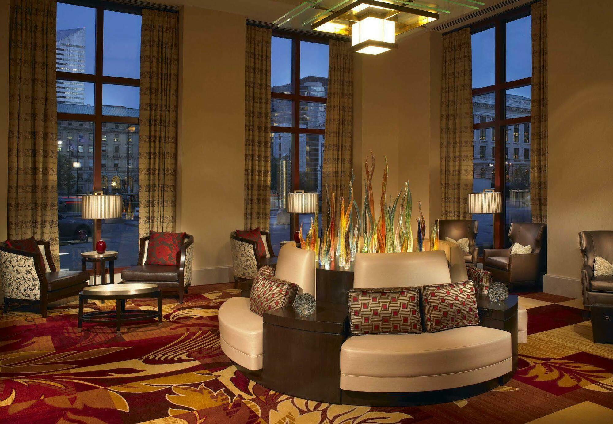 Hotel Marriott Downtown At Key Tower 4*