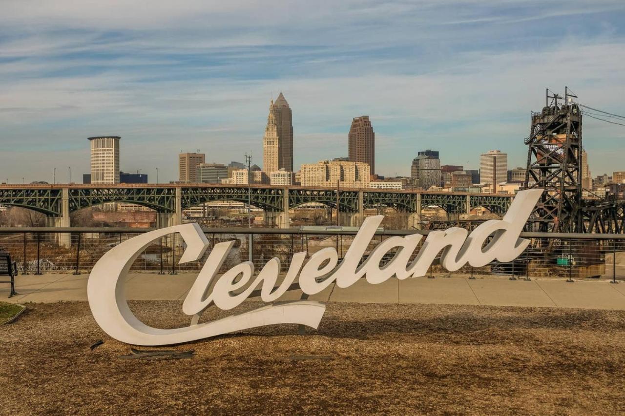 Apartment Frontdesk 2015 East 4th Street Apts Downtown Cleveland
