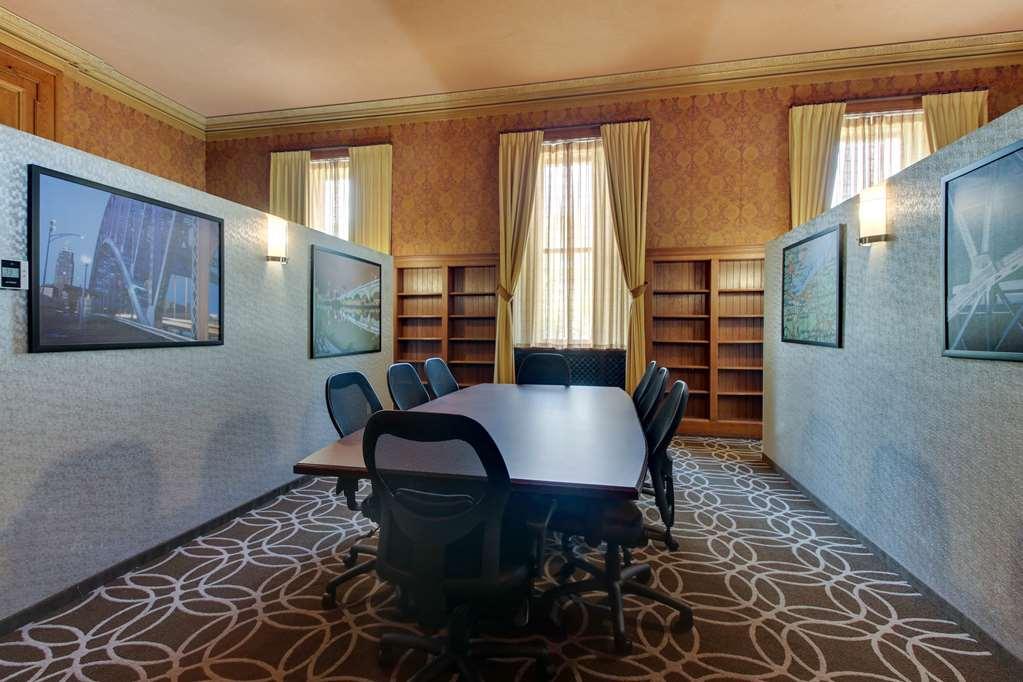 Drury Plaza Downtown Hotel
