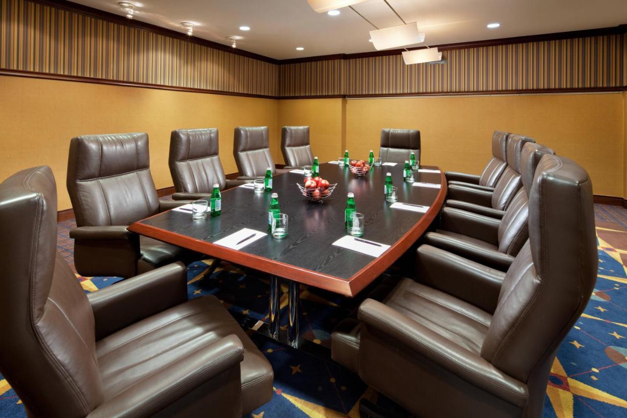 Hotel Sheraton Airport 3*