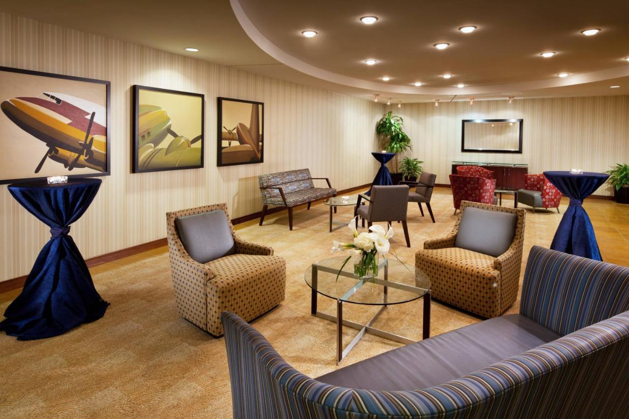 Sheraton Airport Hotel 3*