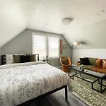 Modern Studio Apartment For Two - New Ac