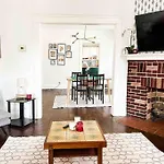 West Cleveland Up Apartment We Allow Pets