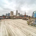 Waterfront Cleveland Apt About 1 Mi To Downtown