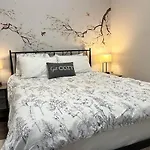Downtown Cleveland -Modern First Floor Unit