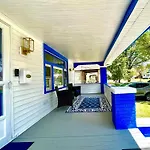 The Sapphire Haven - Your Old Brooklyn Oasis Awaits Families, Couples, Business Travelers Near Downtown With Parking, 300 Mb Wifi & Self Check-In