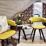 Attic Retreat 5 Minutes From Westside Market