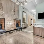 Heart Of Dt With Free Heated Pool & Steam Plus Gym 415