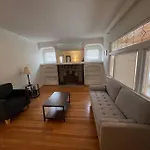 The Celi House - 2 Bedroom Bath House 10Min Downtown & Airport Near Cleveland Clinic Fairview