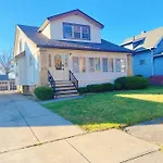 The Celi House - 2 Bedroom Bath House 10Min Downtown & Airport Near Cleveland Clinic Fairview