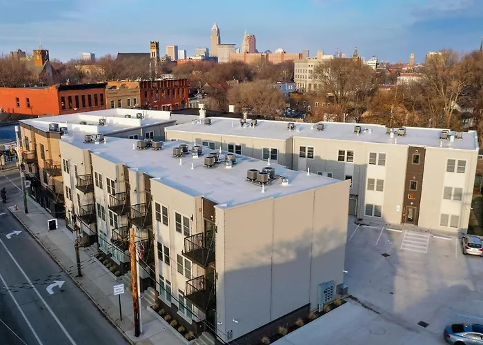 Luxury Condo 10 Minutes From First Energy Stadium C4
