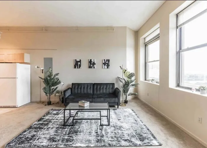 Updated Loft In Cleveland - Prime Location!