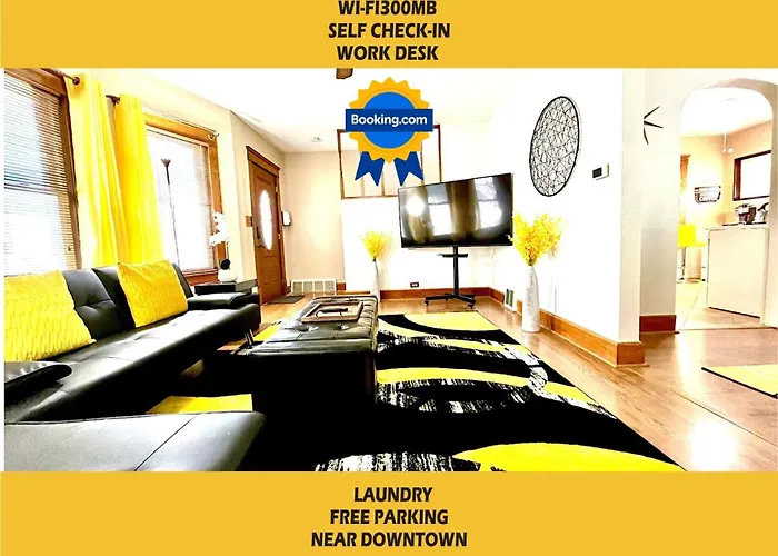 The Amber Retreat - Brooklyn Centre Comfort - Charming Space For Families, Couples & Business Travelers Near Downtown - With 300Mb Wifi, Parking & Self Check-In