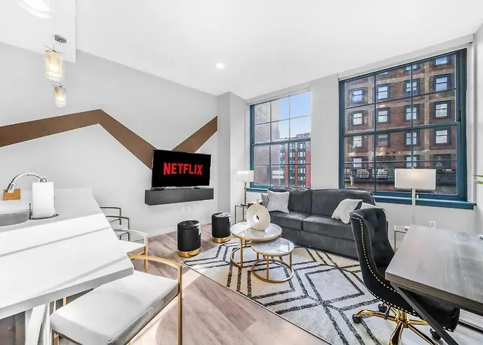 Heart Of Dt With Free Heated Pool & Steam Plus Gym 415