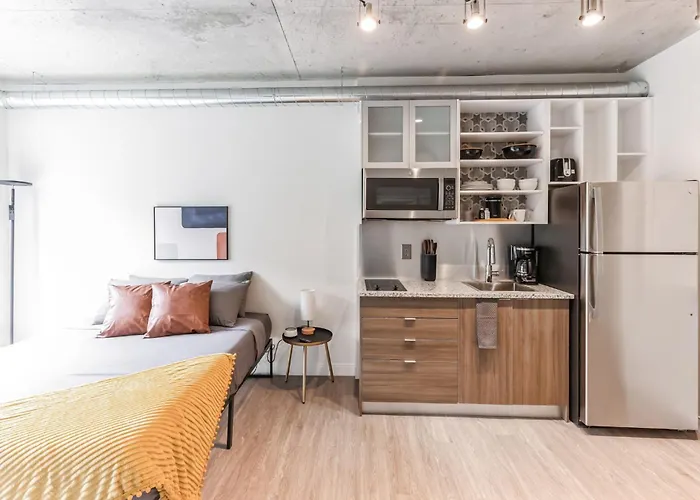 2 Studios Apartment W Prime Location