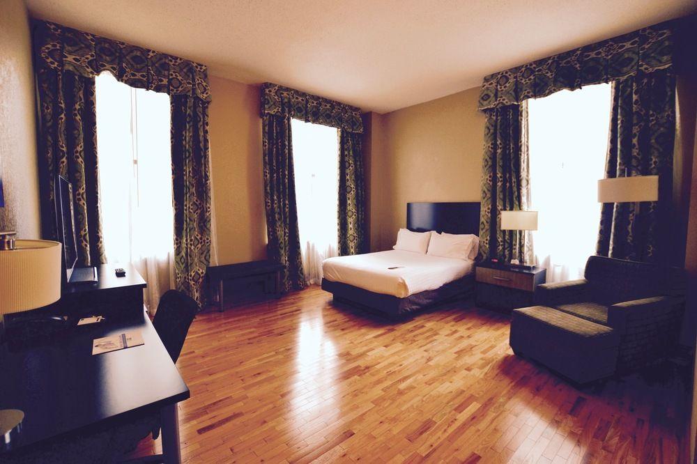 Express Downtown By Ihg Hotel