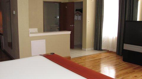 Express Downtown By Ihg Hotel
