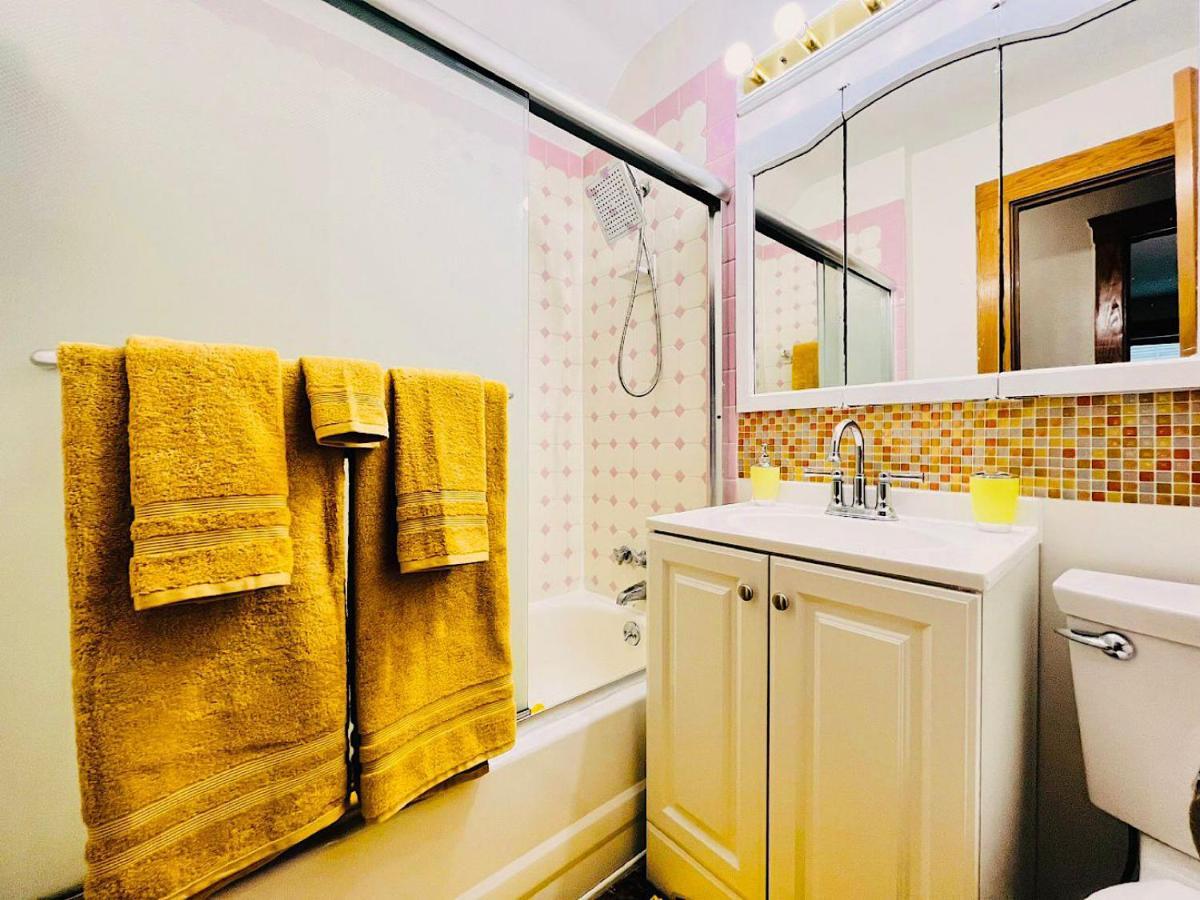 Holiday home The Amber Retreat: Brooklyn Centre Comfort Cleveland
