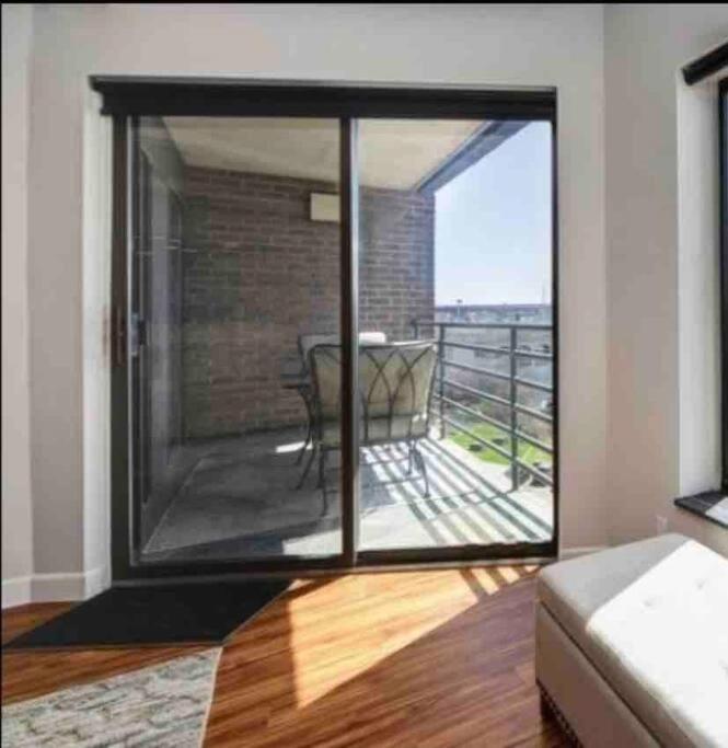 Downtown Waterview 1 Bedroom Loft With Fireplace Apartment *